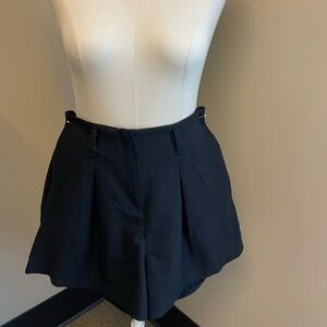 Boohoo Black Pleated Zip Front Shorts Women's Size M Casual Travel Weekend Wear